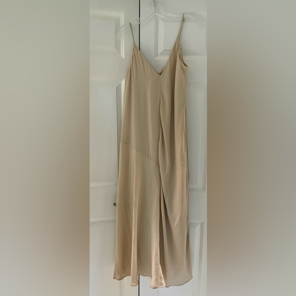 Banana Republic NWT women’s spaghetti strap, beige slip dress with belt sz M